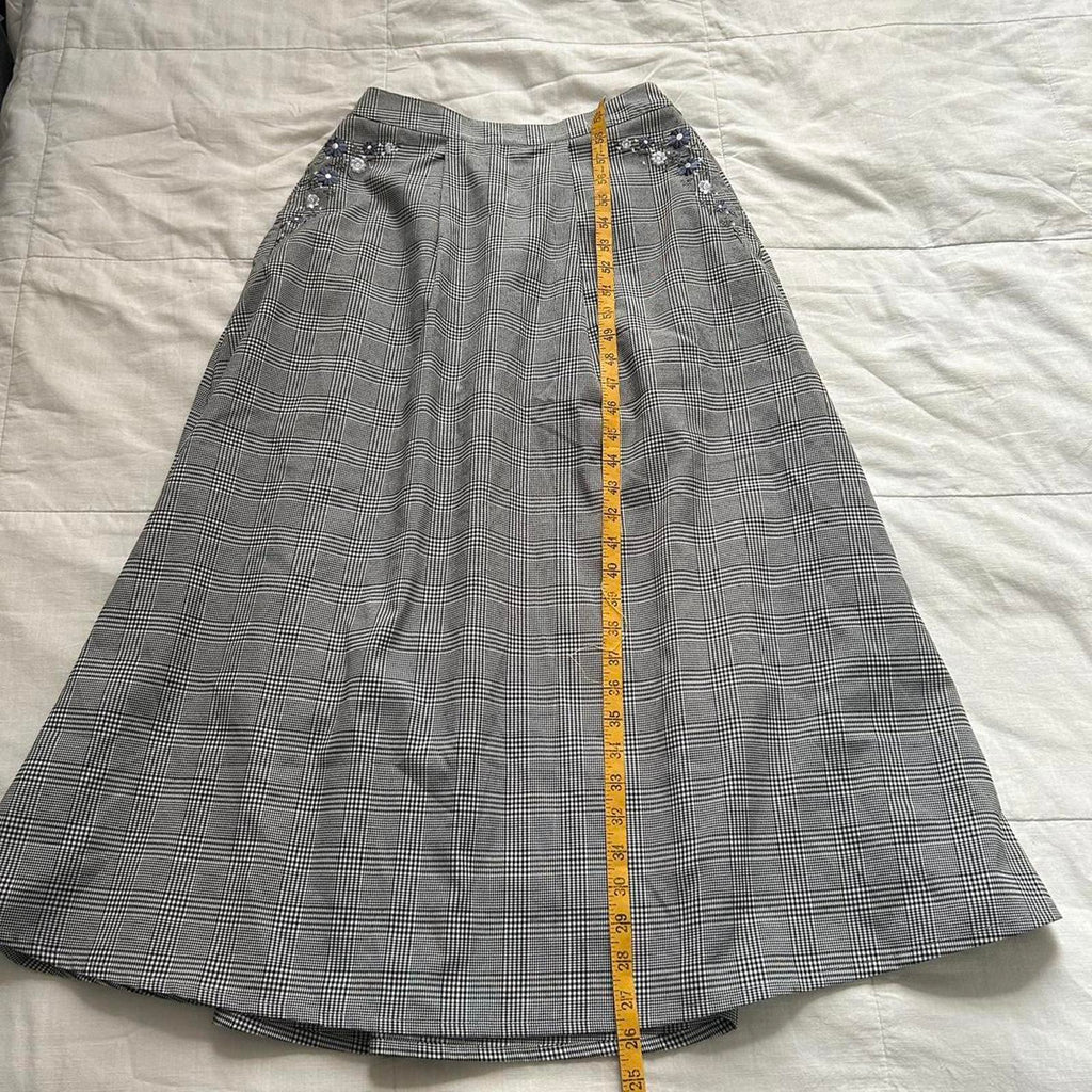 Axes Femme blue Grey white plaid midi skirt floral embroidery pockets sz medium