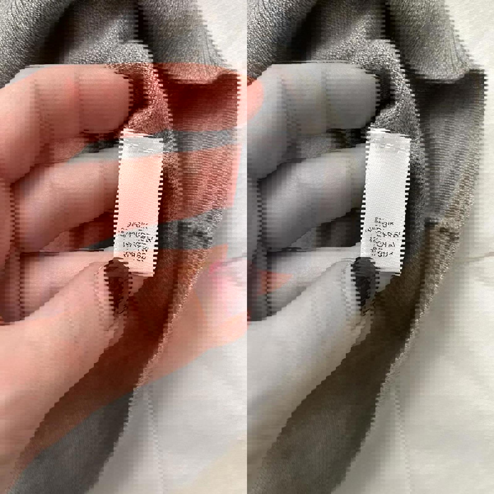 Banana Republic silk blend knit Grey short sleeve blouse with bow detail Size xs