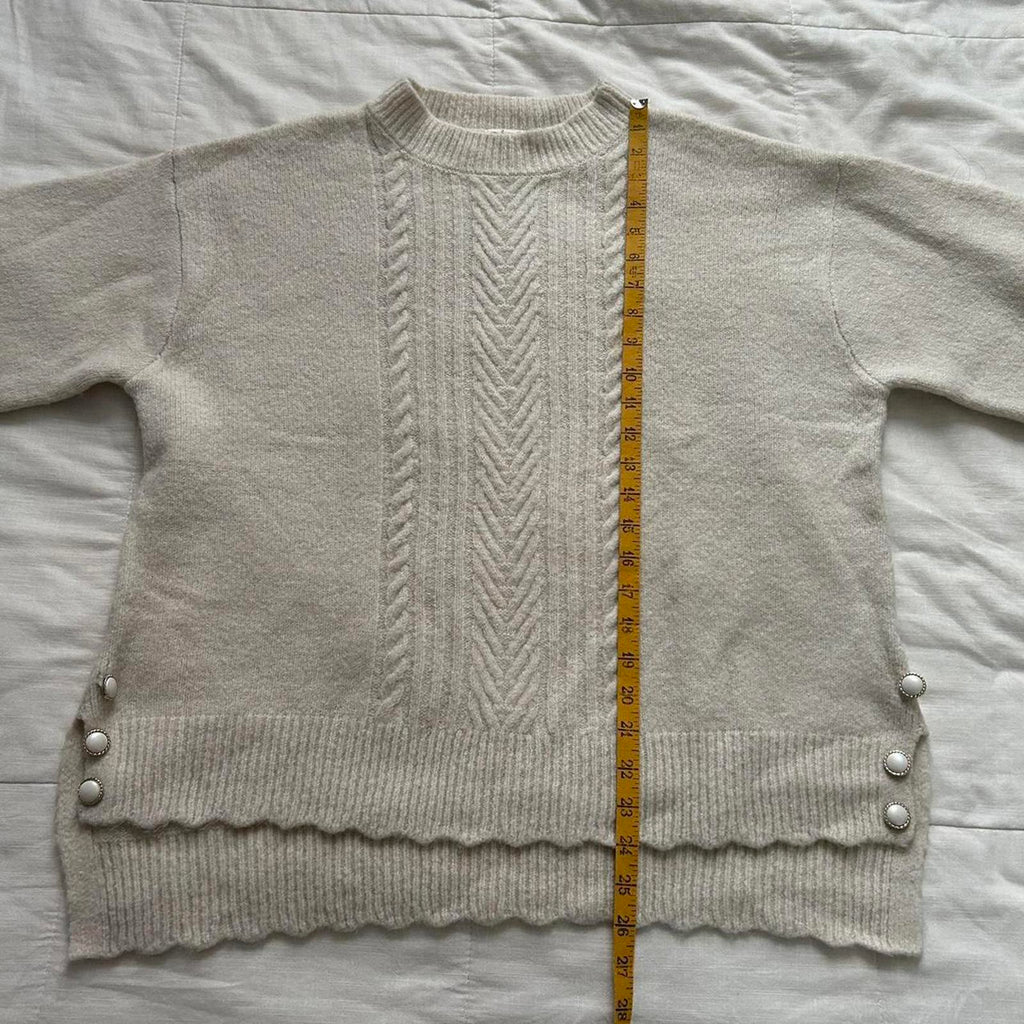 Axes Femme Cream sweater with pearl buttons Size medium, from Japan