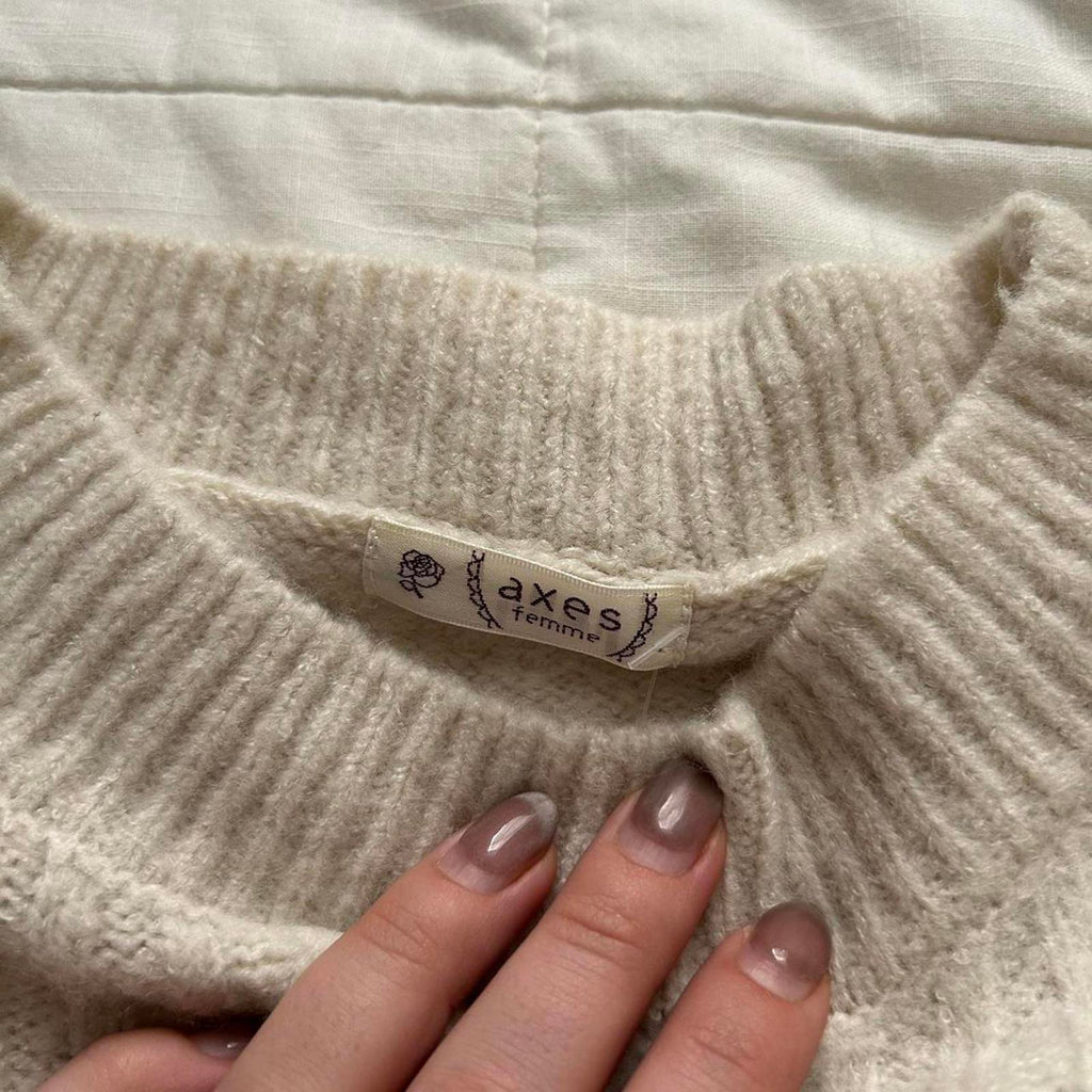 Axes Femme Cream sweater with pearl buttons Size medium, from Japan