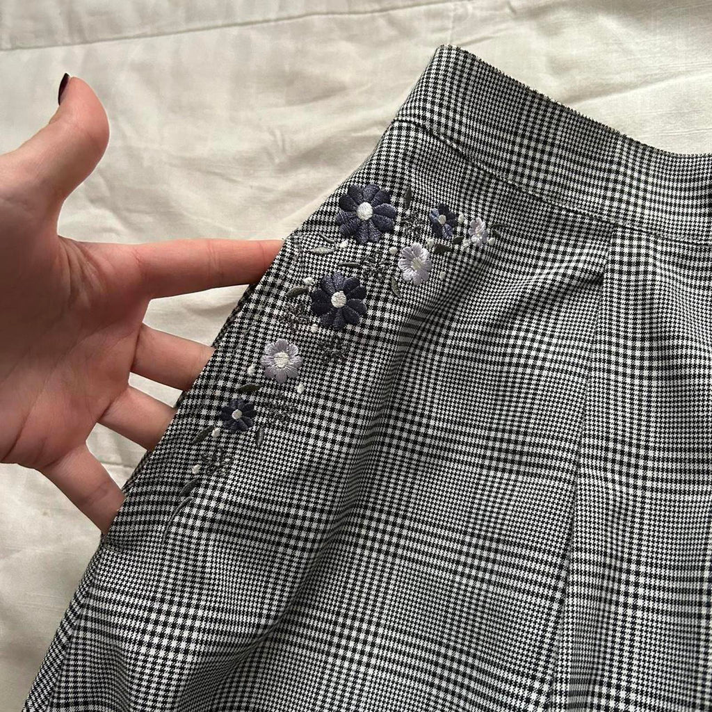 Axes Femme blue Grey white plaid midi skirt floral embroidery pockets sz medium