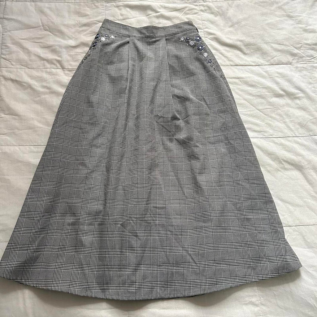 Axes Femme blue Grey white plaid midi skirt floral embroidery pockets sz medium